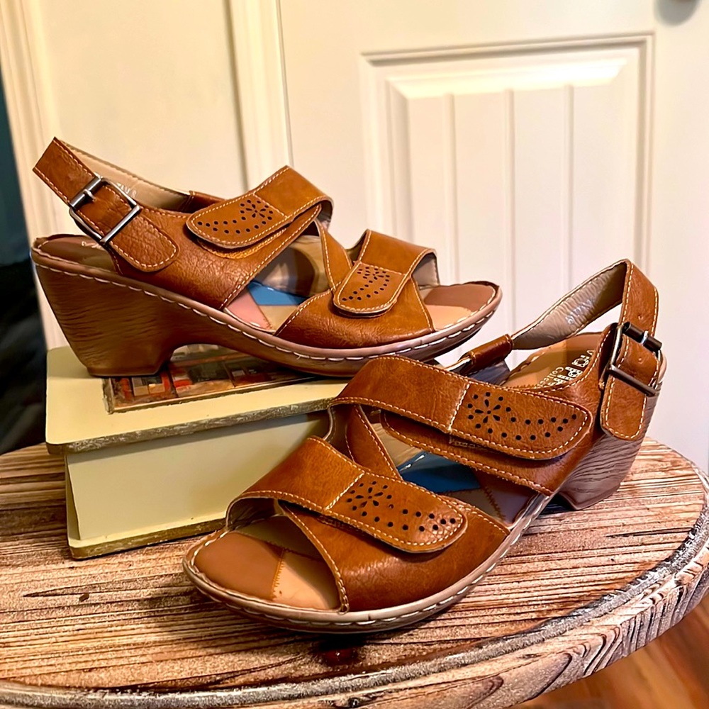 Camel Via Pinky Sandal.  3 inch heel.  Size 8